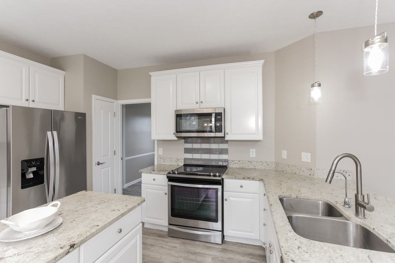 344 W Columbine Ln - Photo 5 of 20