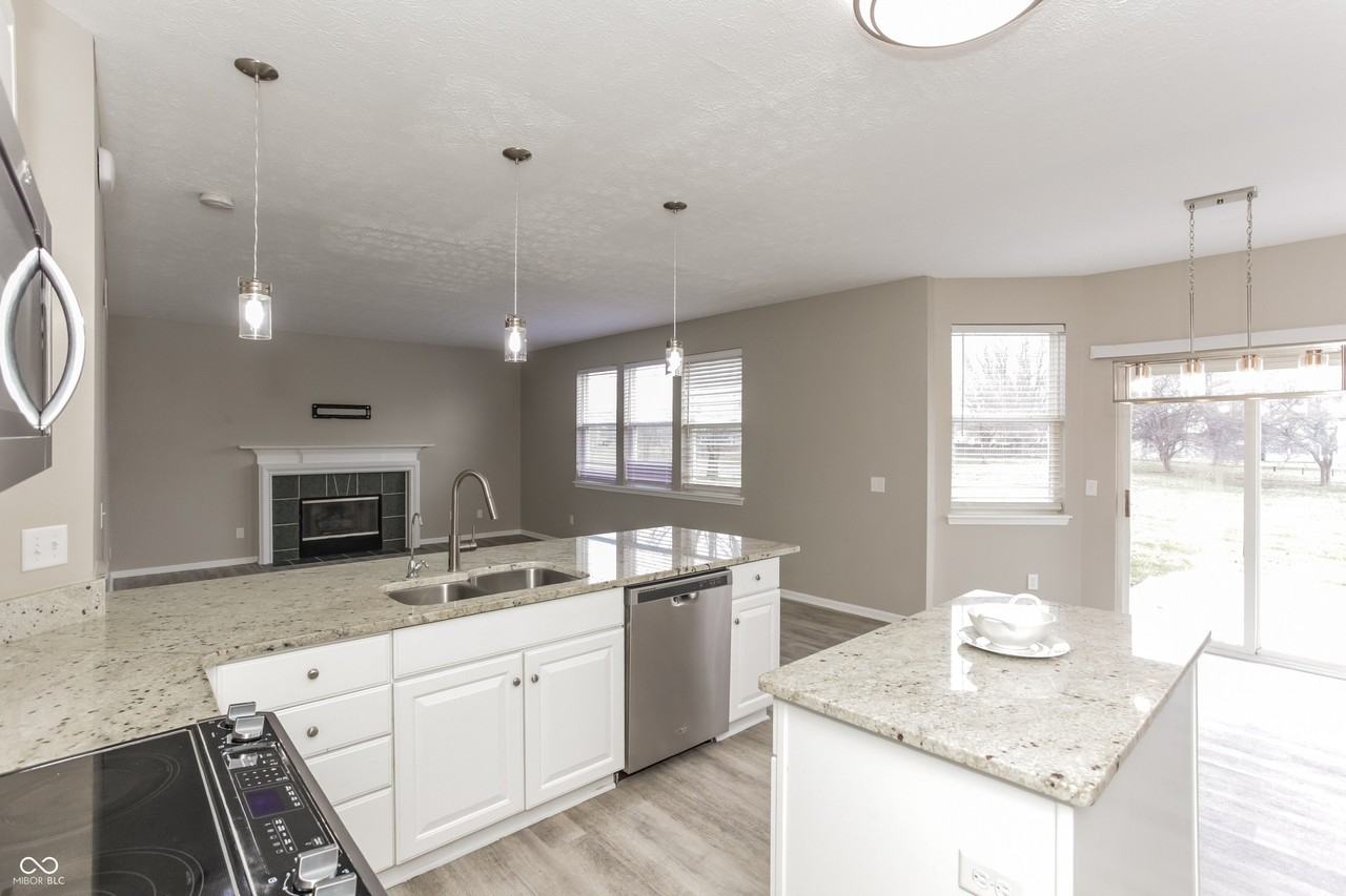 344 W Columbine Ln - Photo 6 of 20