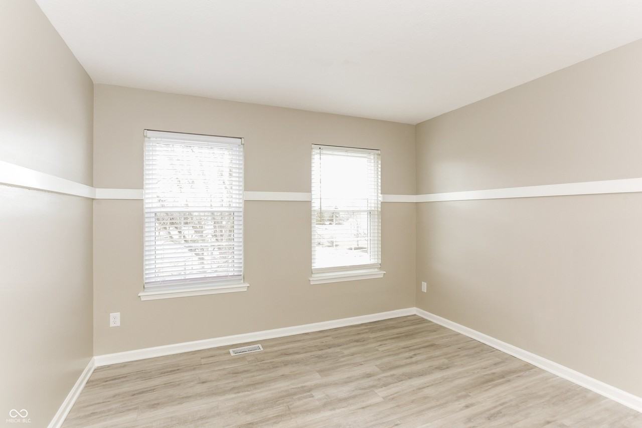 344 W Columbine Ln - Photo 7 of 20