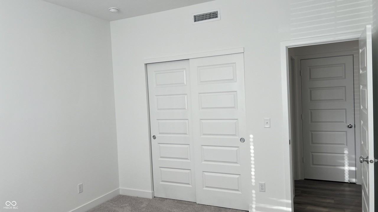 5580 Cherry Hill Dr - Photo 5 of 31