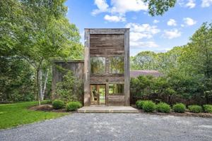 featured image of 26 Woodland Way