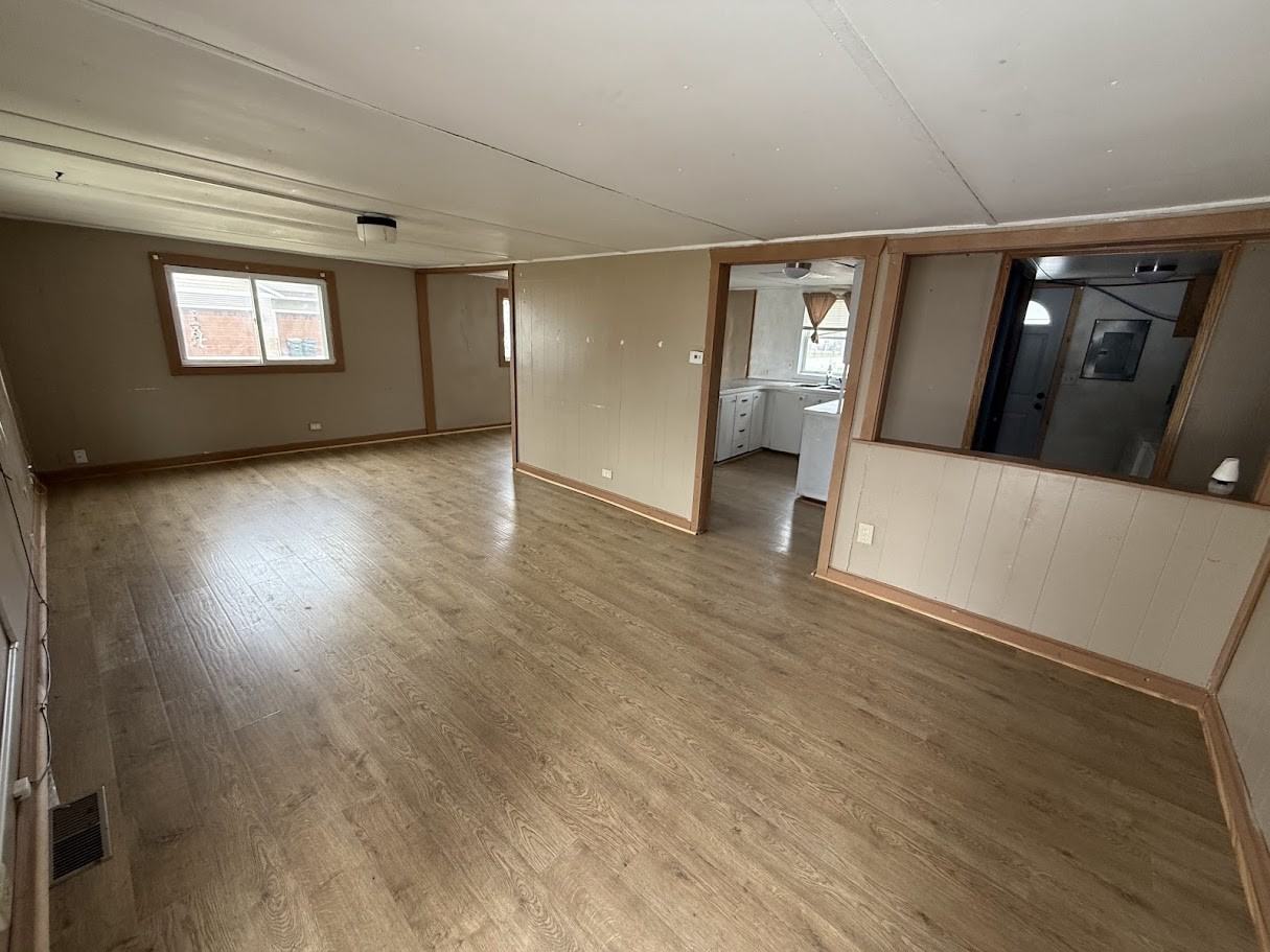 477 Maple St N #1 - Photo 2 of 9