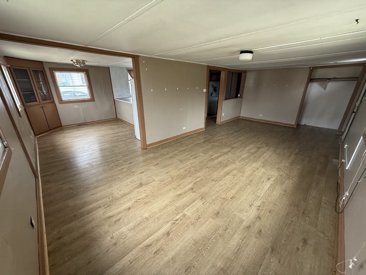 477 Maple St N #1 - Photo 3 of 9