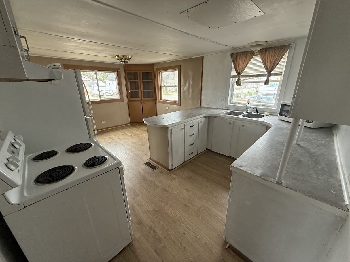 477 Maple St N #1 - Photo 4 of 9