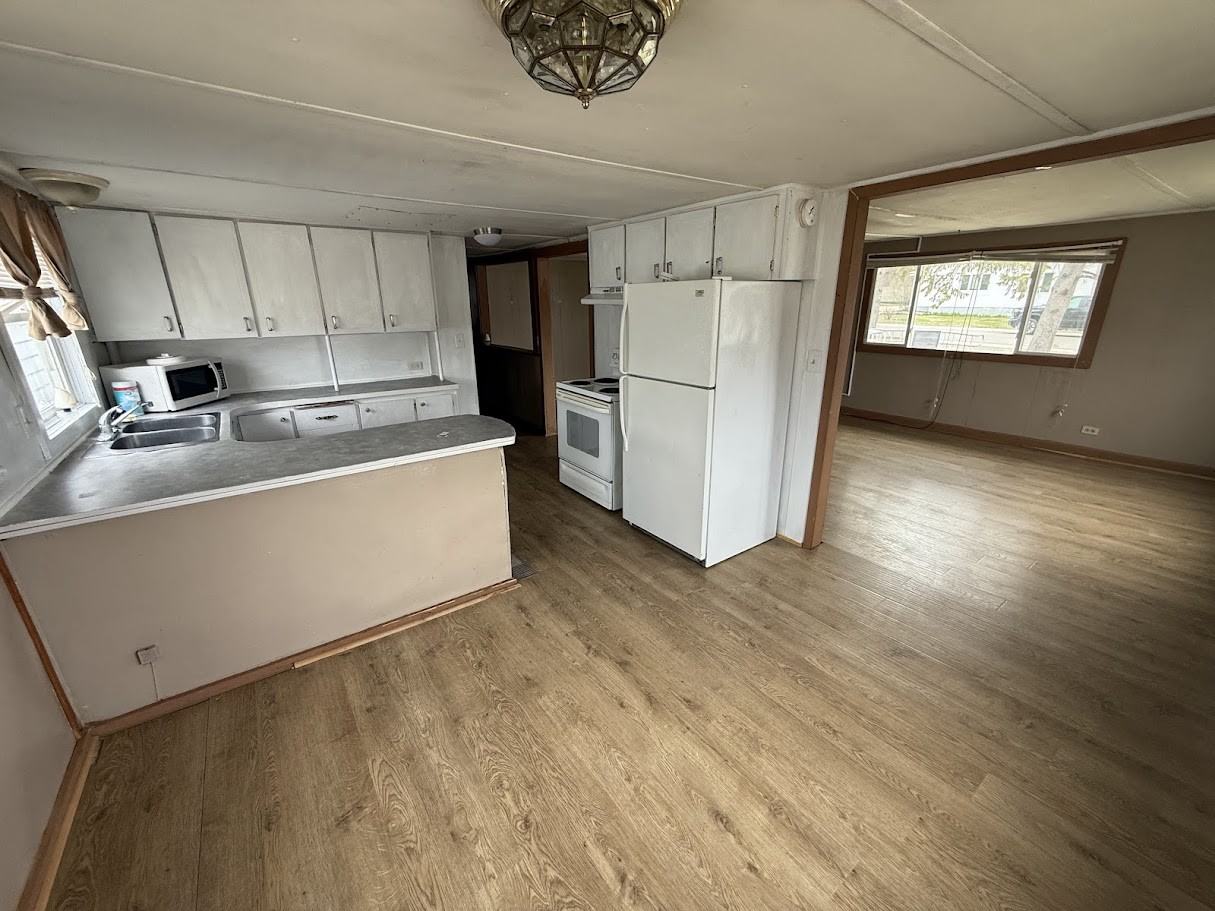 477 Maple St N #1 - Photo 5 of 9