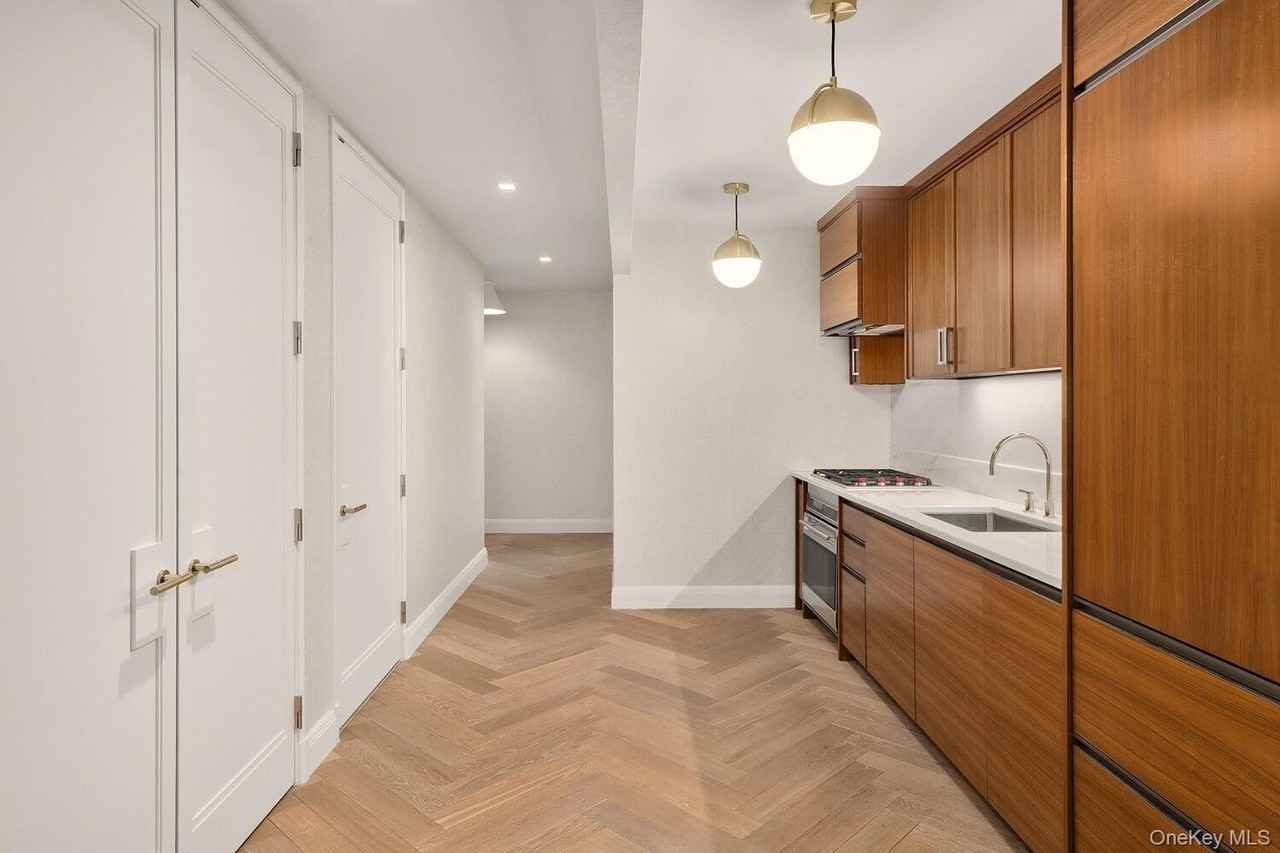 150 Charles St Apt 2es #2ES - Photo 2 of 5