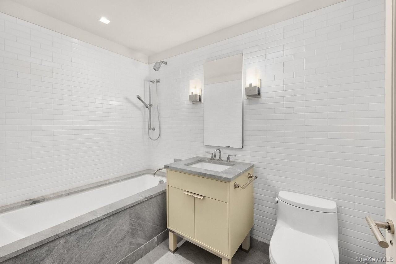 150 Charles St Apt 2es #2ES - Photo 5 of 5