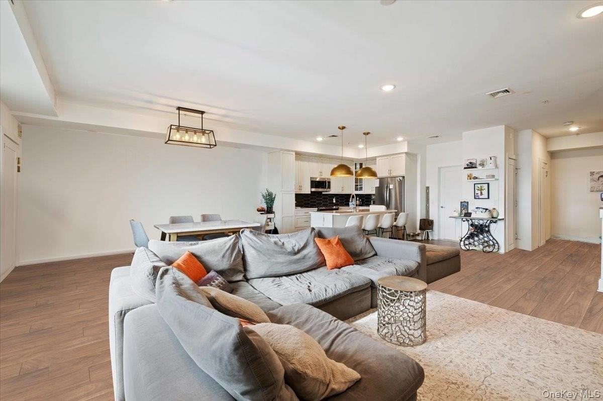 422 Marina Pointe Dr Unit 422 #422 - Photo 3 of 24