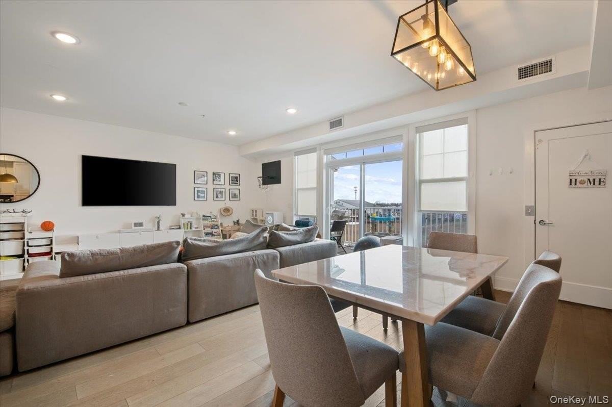 422 Marina Pointe Dr Unit 422 #422 - Photo 4 of 24