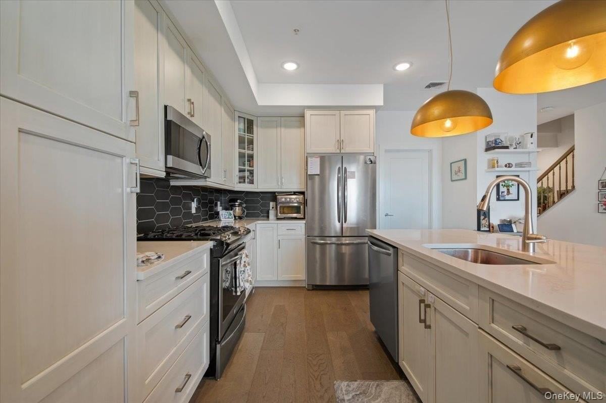 422 Marina Pointe Dr Unit 422 #422 - Photo 5 of 24