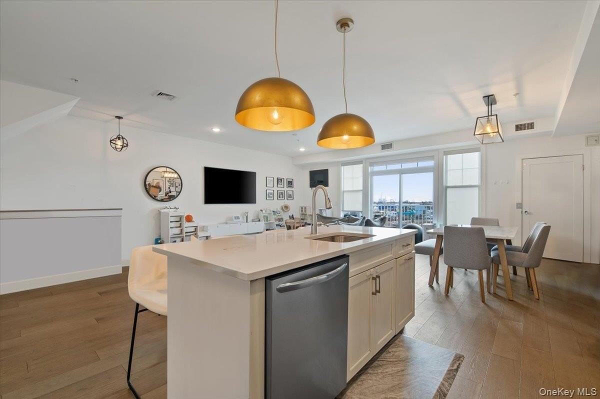 422 Marina Pointe Dr Unit 422 #422 - Photo 7 of 24