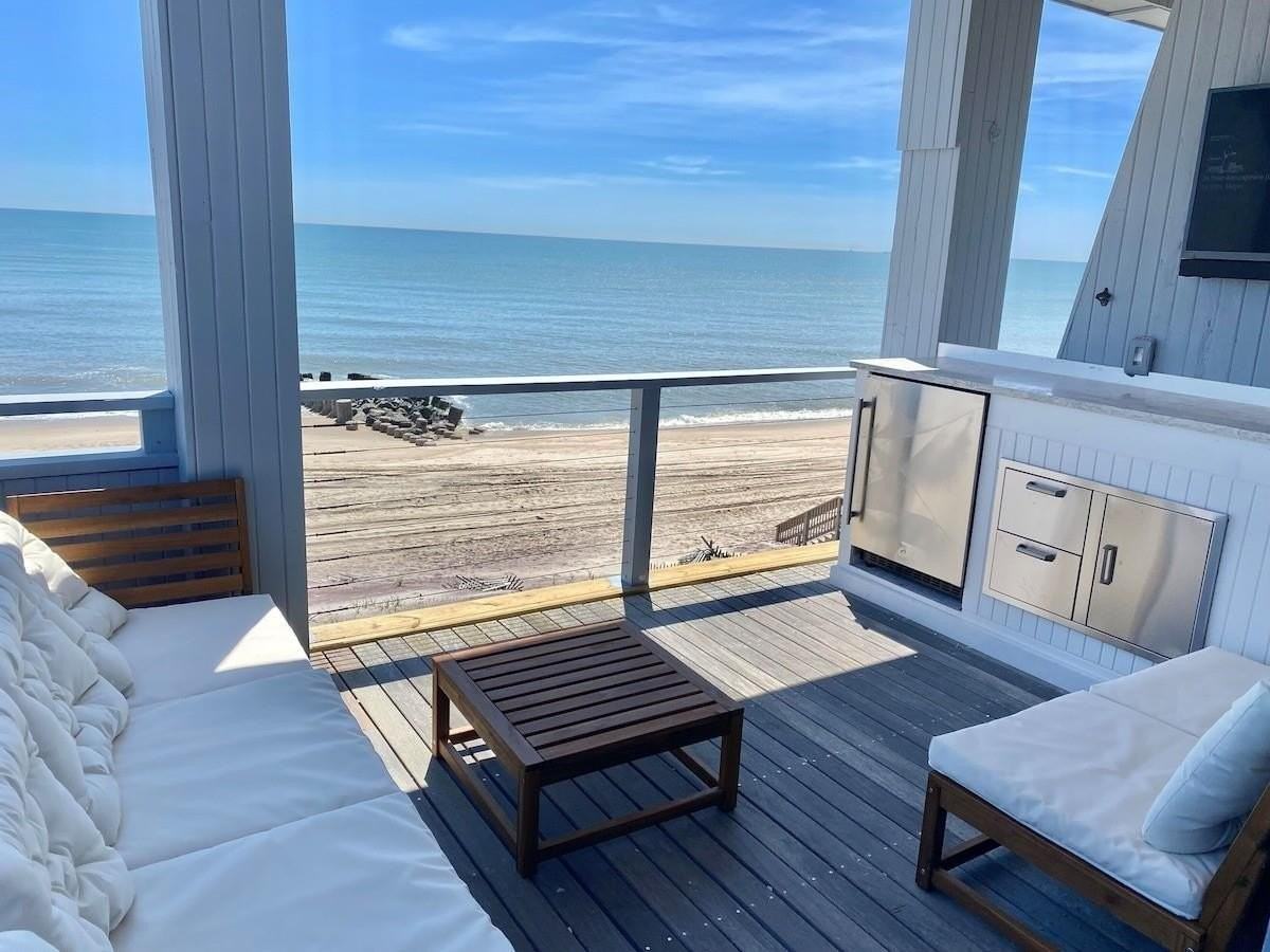 240 Wilmot Rd - Photo 7 of 9