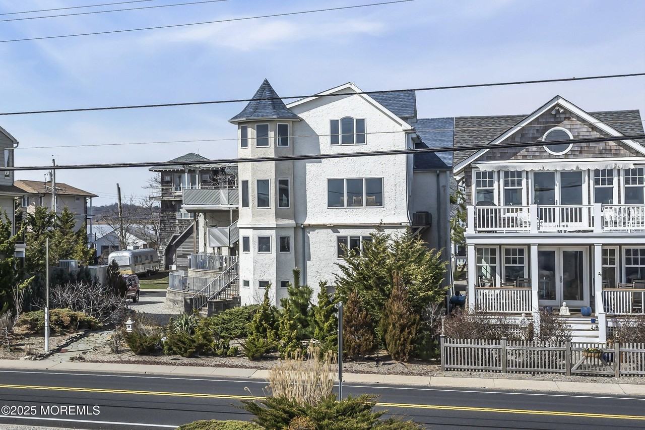 492 Ocean Ave - Photo 2 of 50