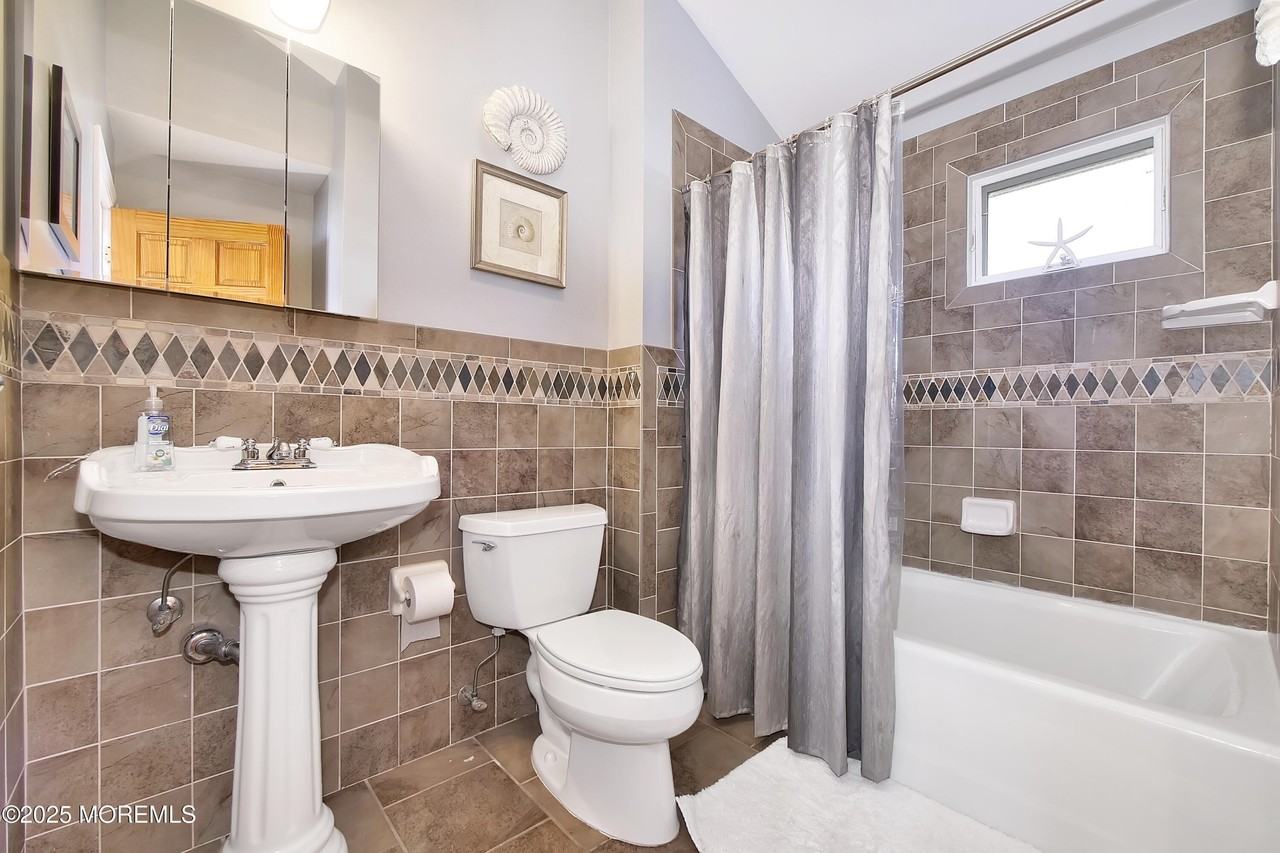 121 3rd Ave - Photo 5 of 20