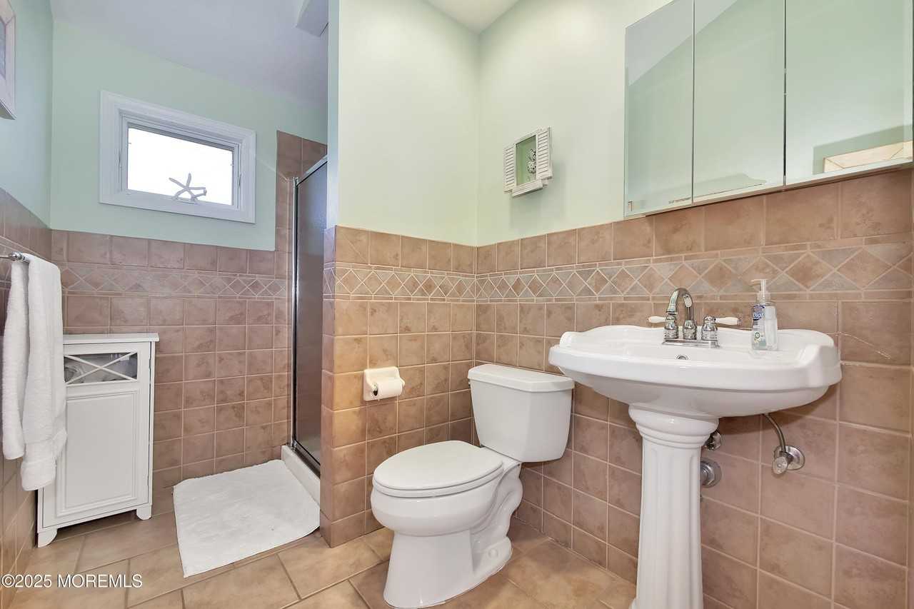 121 3rd Ave - Photo 6 of 20