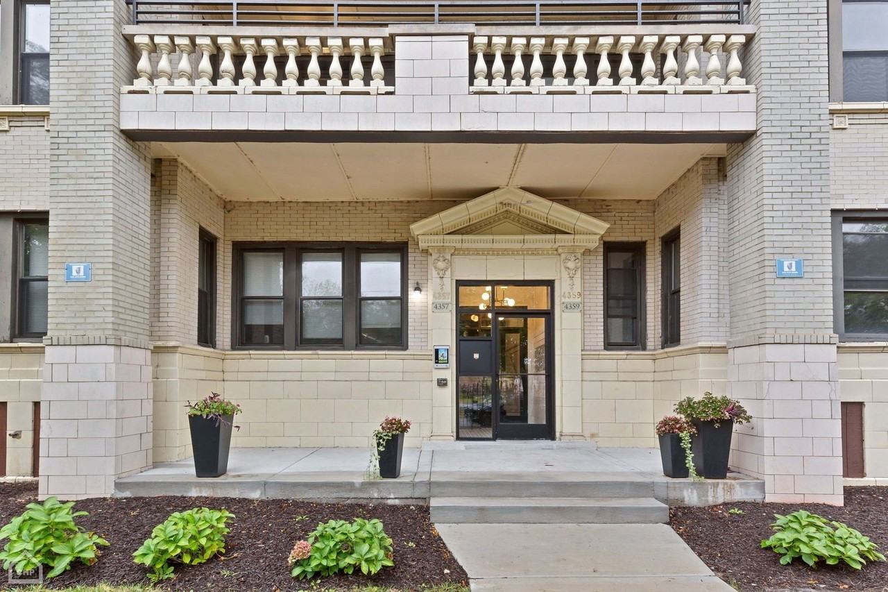 4351 S King Dr Apt 2 #2 - Photo 2 of 25