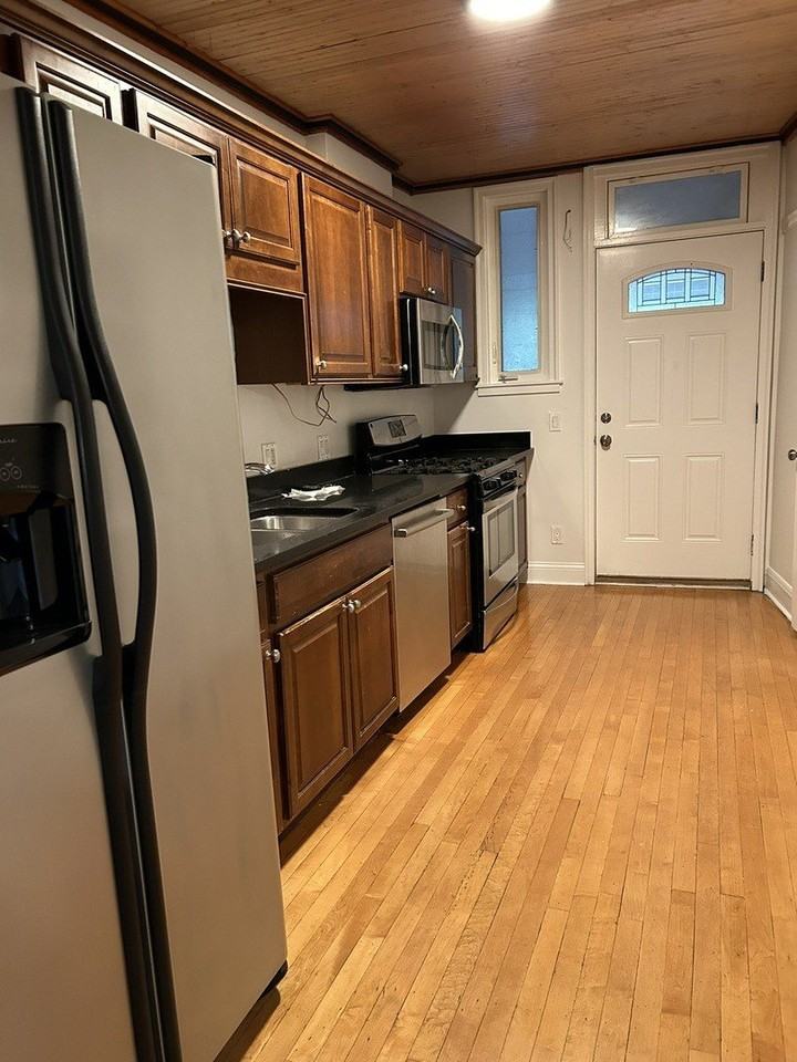 2737 W Lunt Ave Unit 2w #2W - Photo 4 of 9