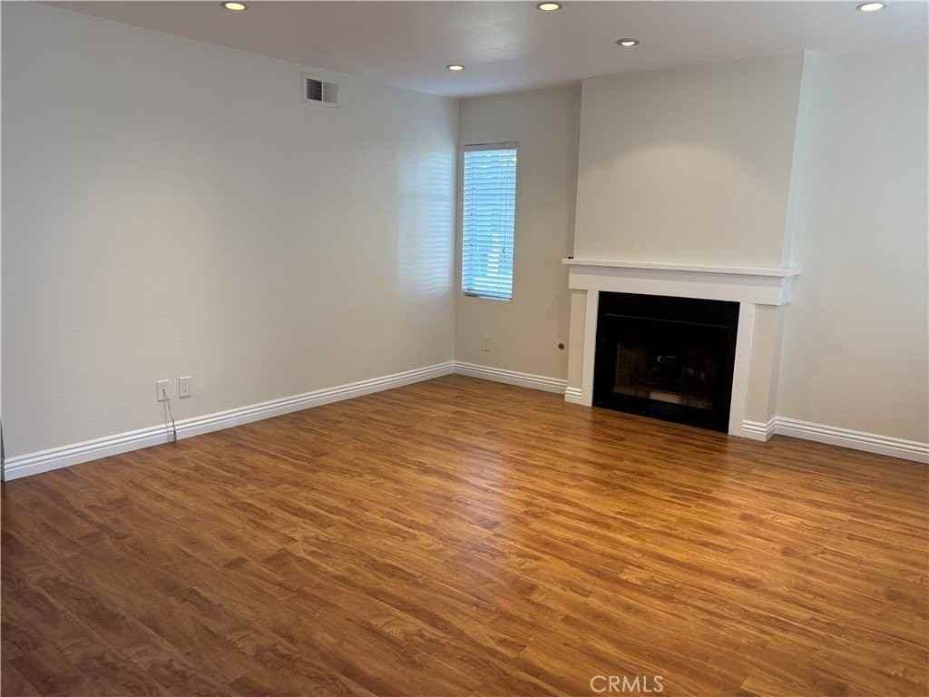 32 Fairside - Photo 2 of 28