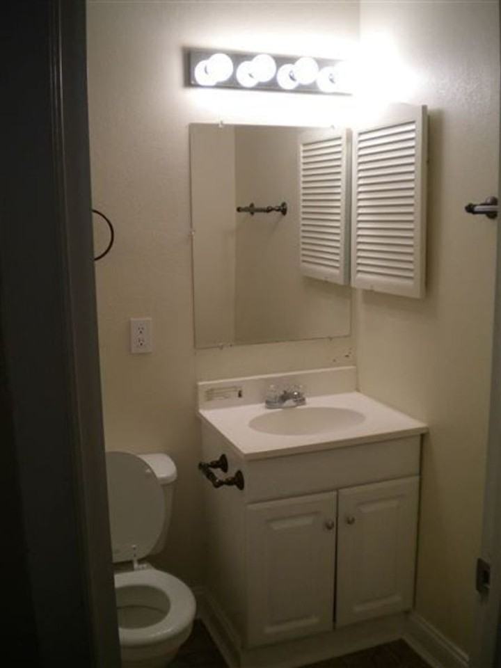 Holleman by the Park - Photo 2 of 9