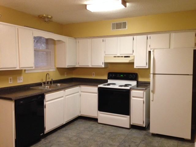 3320 Lakeside Pl #3320 - Photo 4 of 9