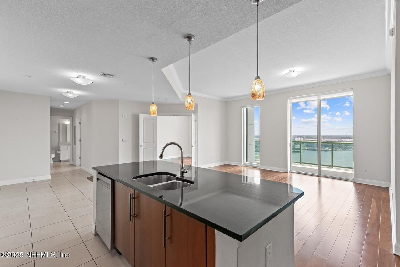 1431 Riverplace Blvd Apt 2606 #2606 - Photo 3 of 50