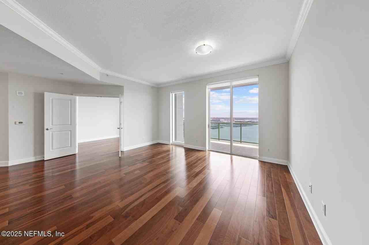 1431 Riverplace Blvd Apt 2606 #2606 - Photo 6 of 50