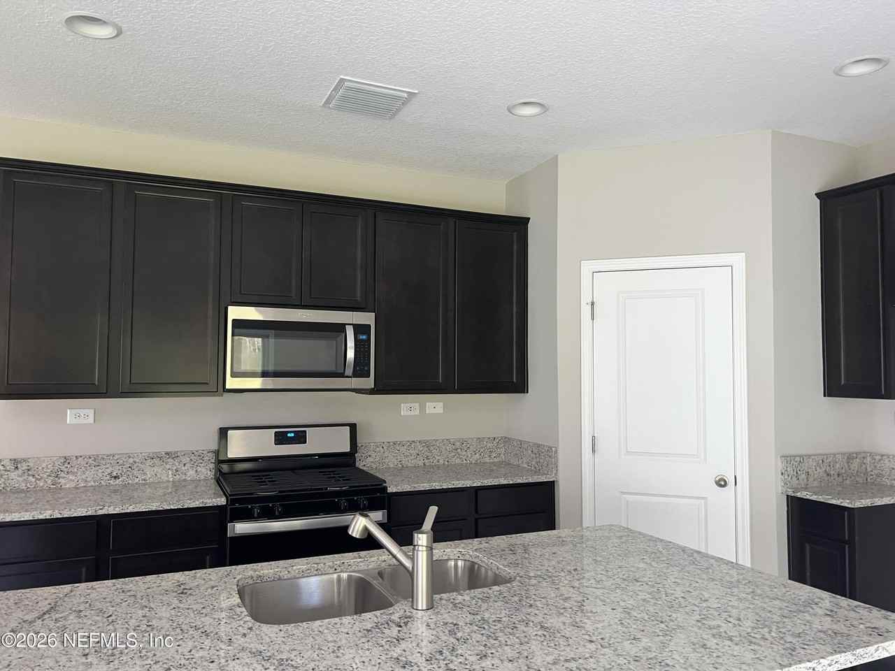 238 Wineberry Ln - Photo 5 of 31