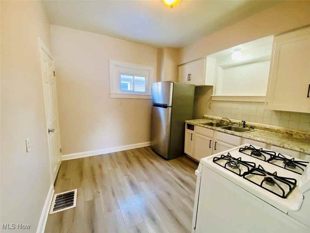 383 Black St - Photo 4 of 10