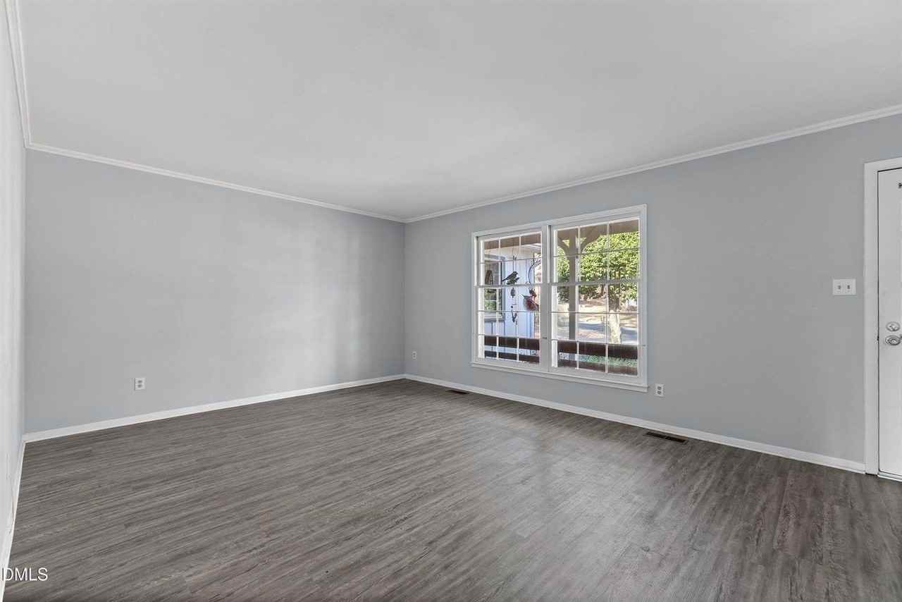 115 Wicklow Ln - Photo 4 of 28