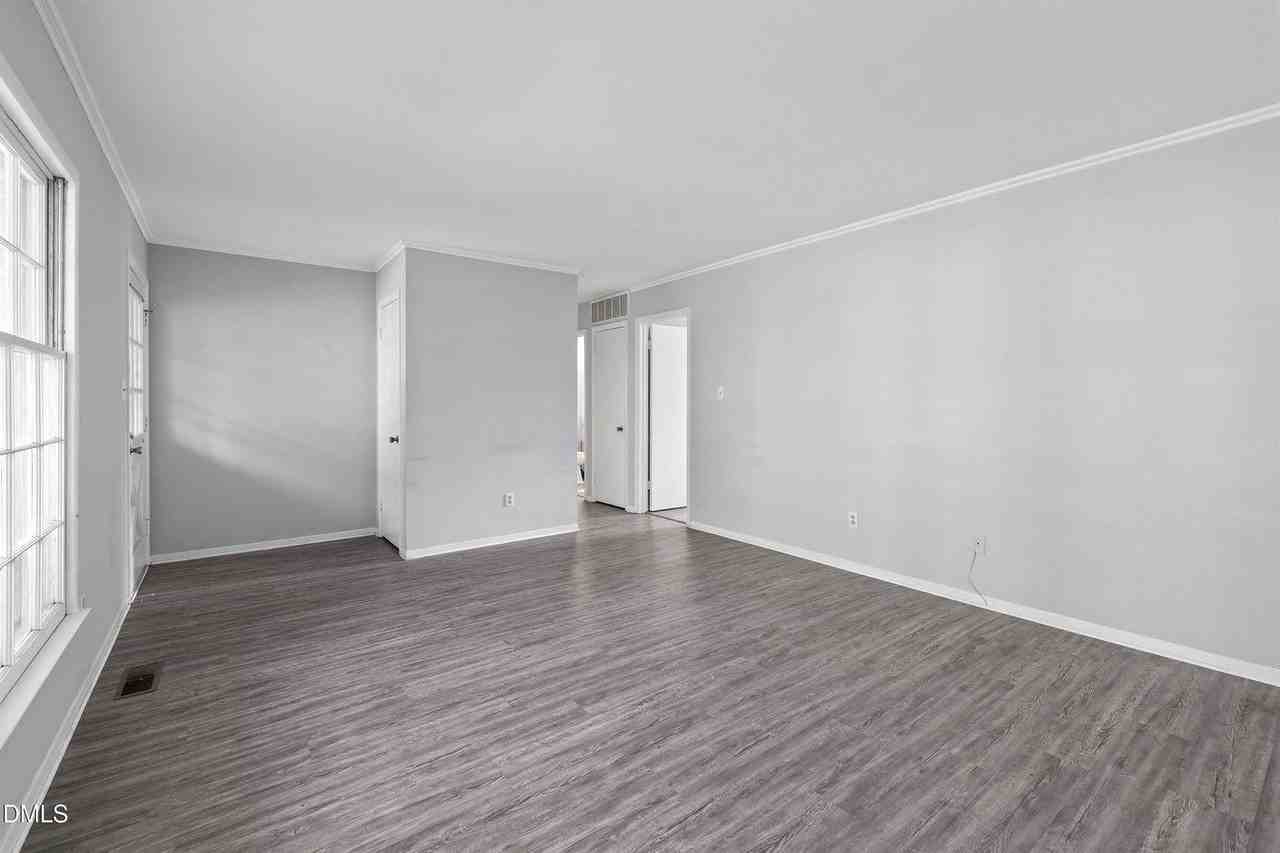 115 Wicklow Ln - Photo 6 of 28