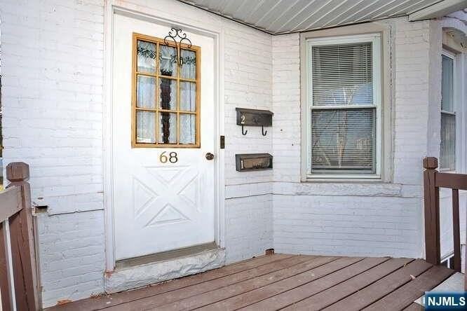 68 Mohawk Ave 2nd Fl - Photo 2 of 24