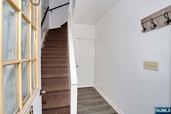 68 Mohawk Ave 2nd Fl - Photo 3 of 24