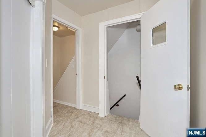 68 Mohawk Ave 2nd Fl - Photo 4 of 24