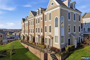 featured image of 215 Roosevelt Dr