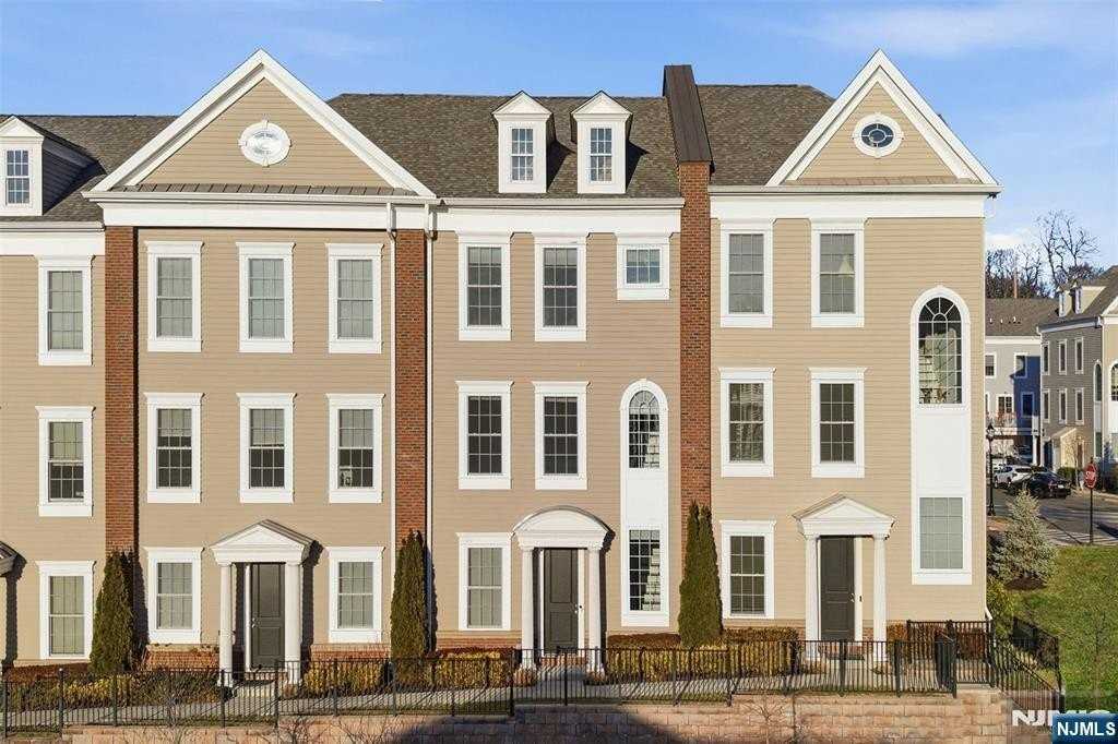 215 Roosevelt Dr - Photo 3 of 50