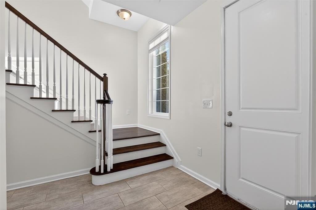 215 Roosevelt Dr - Photo 4 of 50