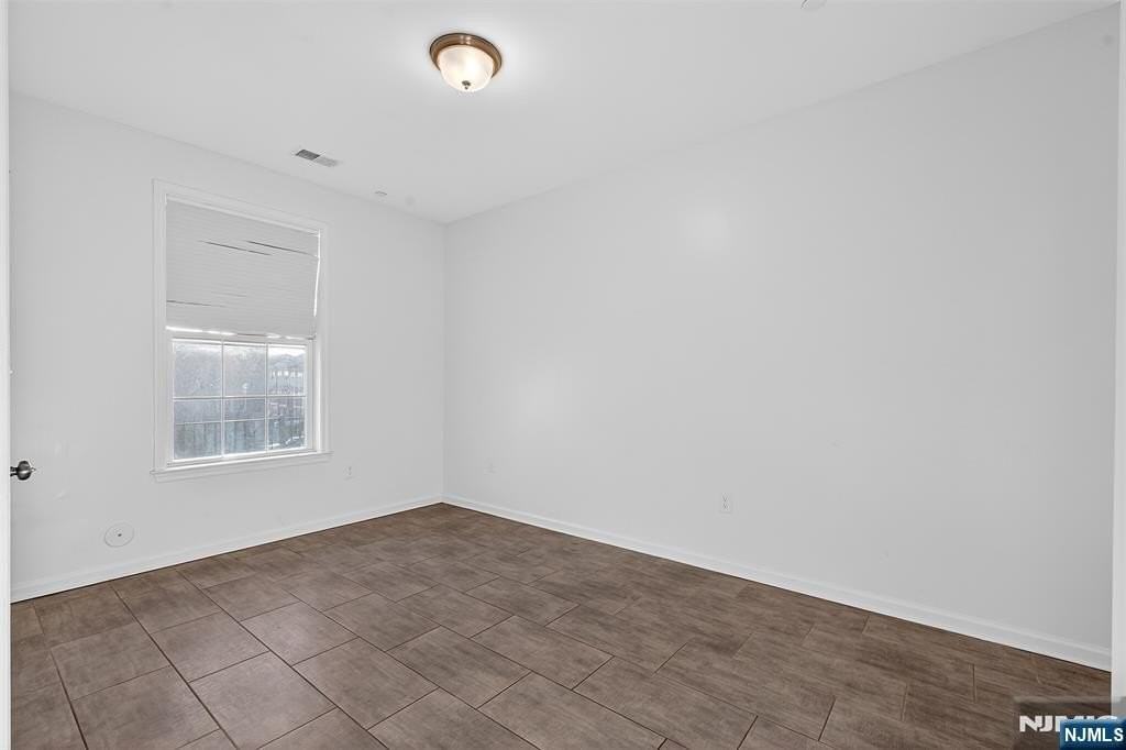 215 Roosevelt Dr - Photo 5 of 50