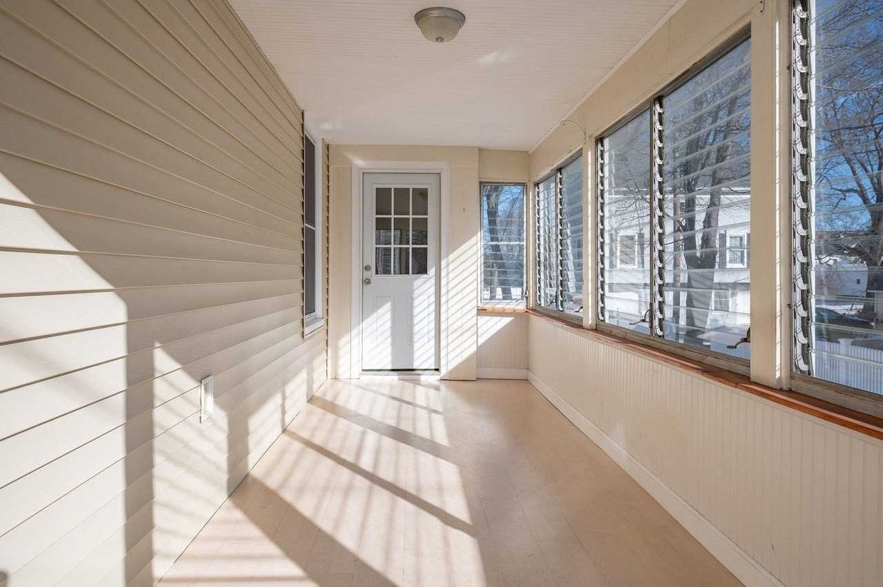 83 Cabot St - Photo 3 of 18