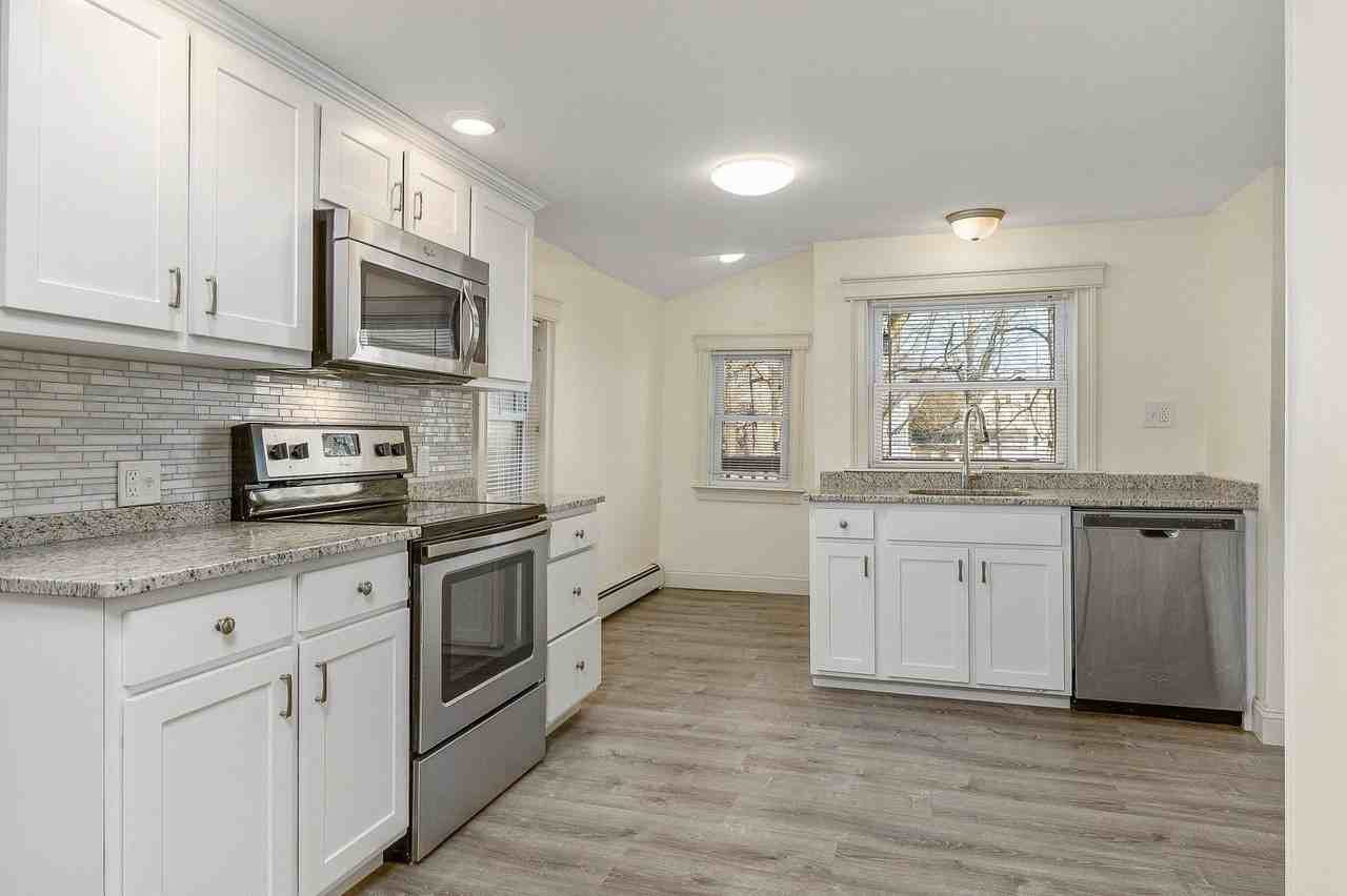 83 Cabot St - Photo 4 of 18