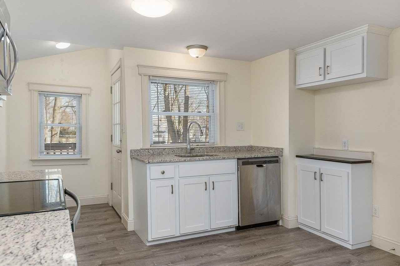 83 Cabot St - Photo 5 of 18