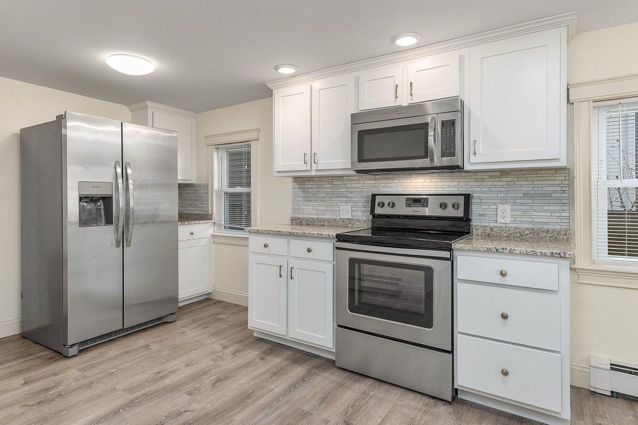 83 Cabot St - Photo 6 of 18