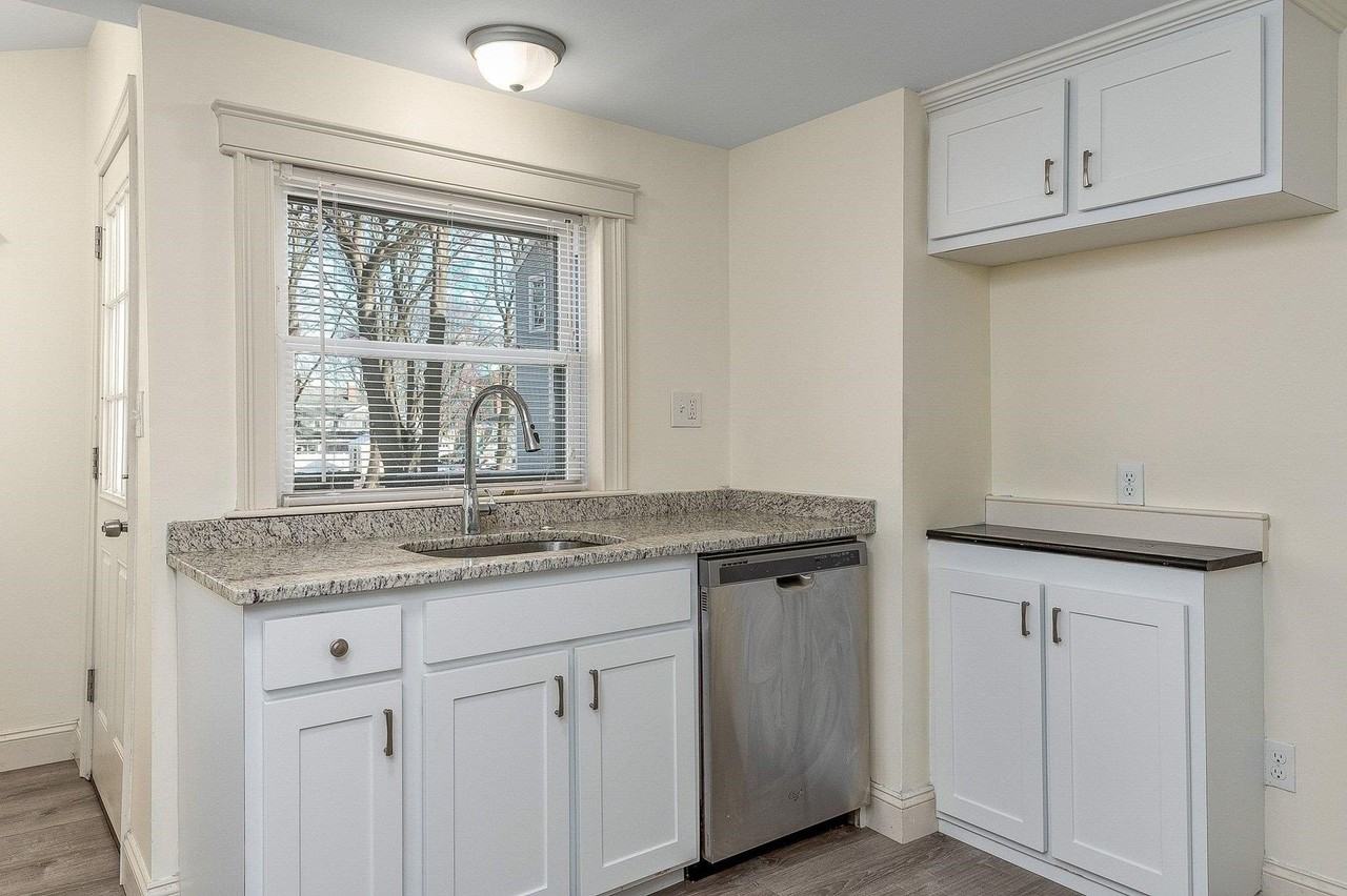 83 Cabot St - Photo 7 of 18