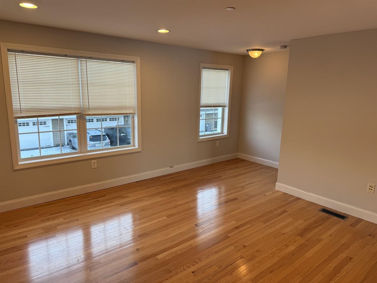 16 Sheffield Dr - Photo 7 of 25