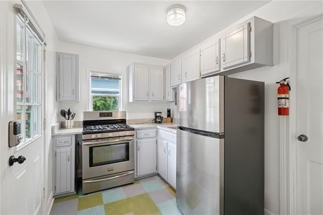 2726 Marais St - Photo 6 of 16