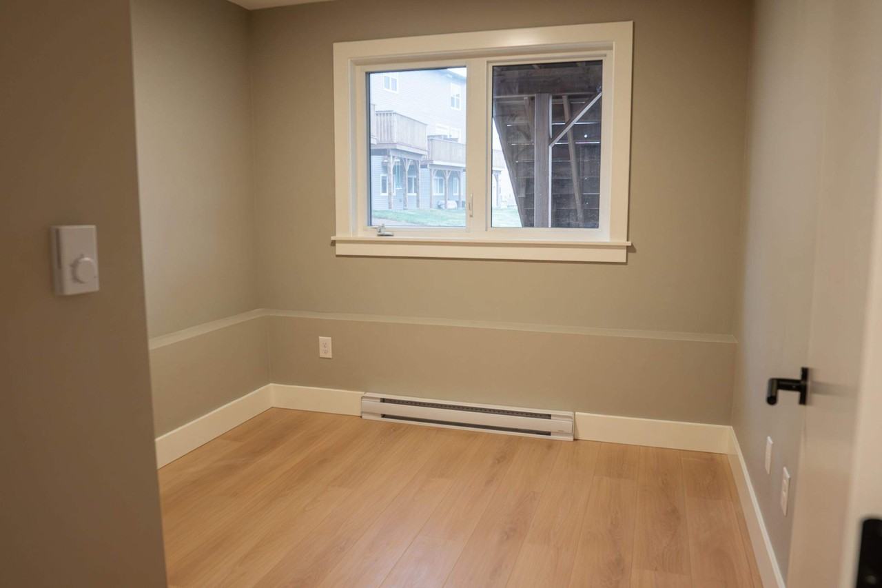 77 Colonial Cres #2 - Photo 3 of 20