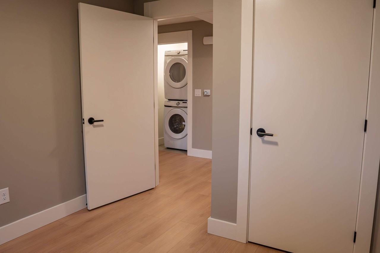 77 Colonial Cres #2 - Photo 4 of 20