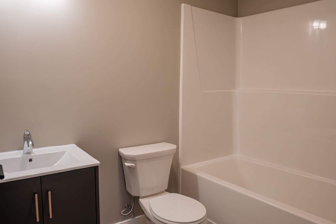 77 Colonial Cres #2 - Photo 6 of 20