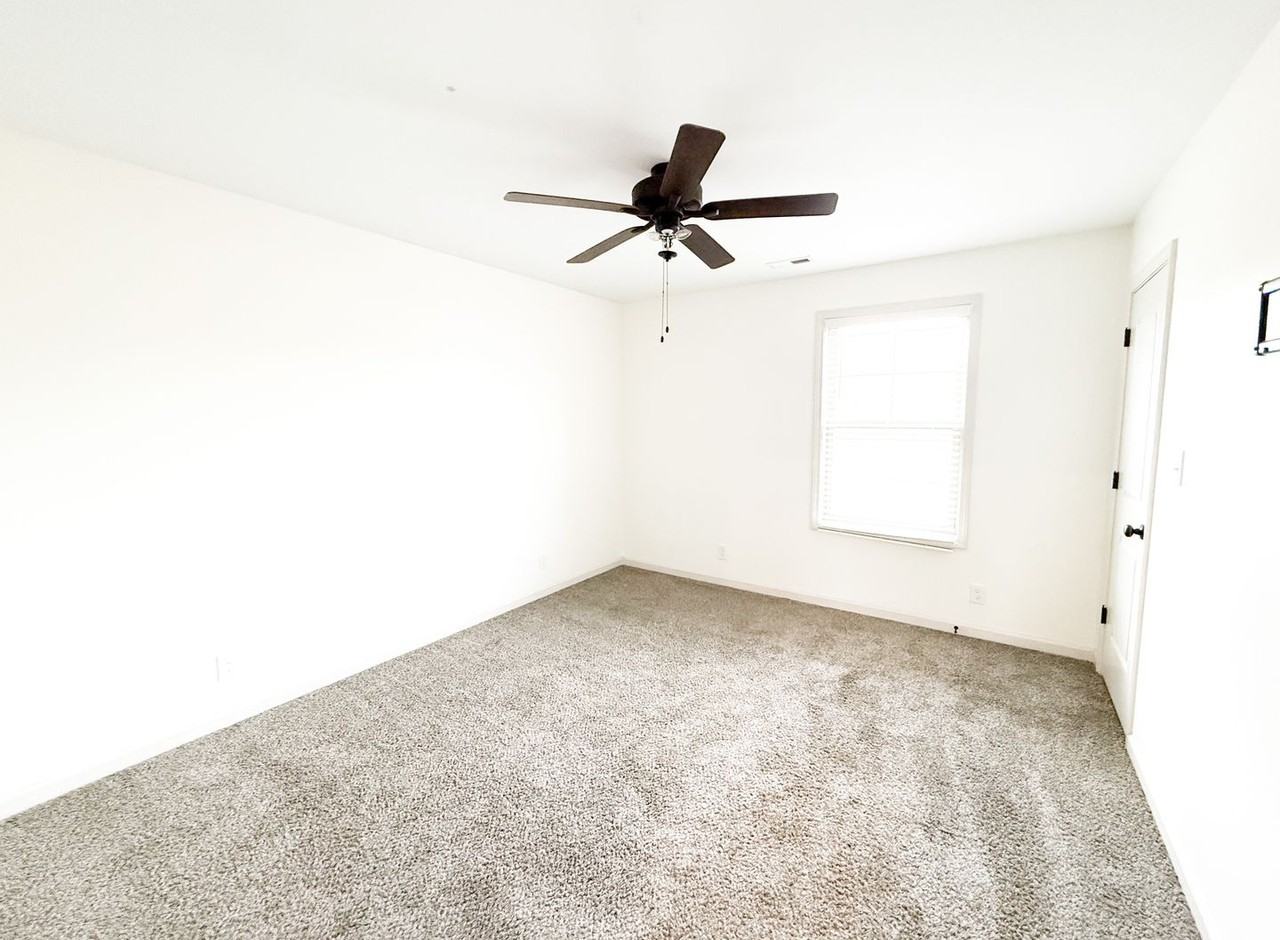 927 Oak Ln - Photo 5 of 12