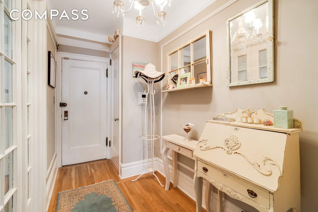 138 E 36th St #3B - Photo 4 of 14