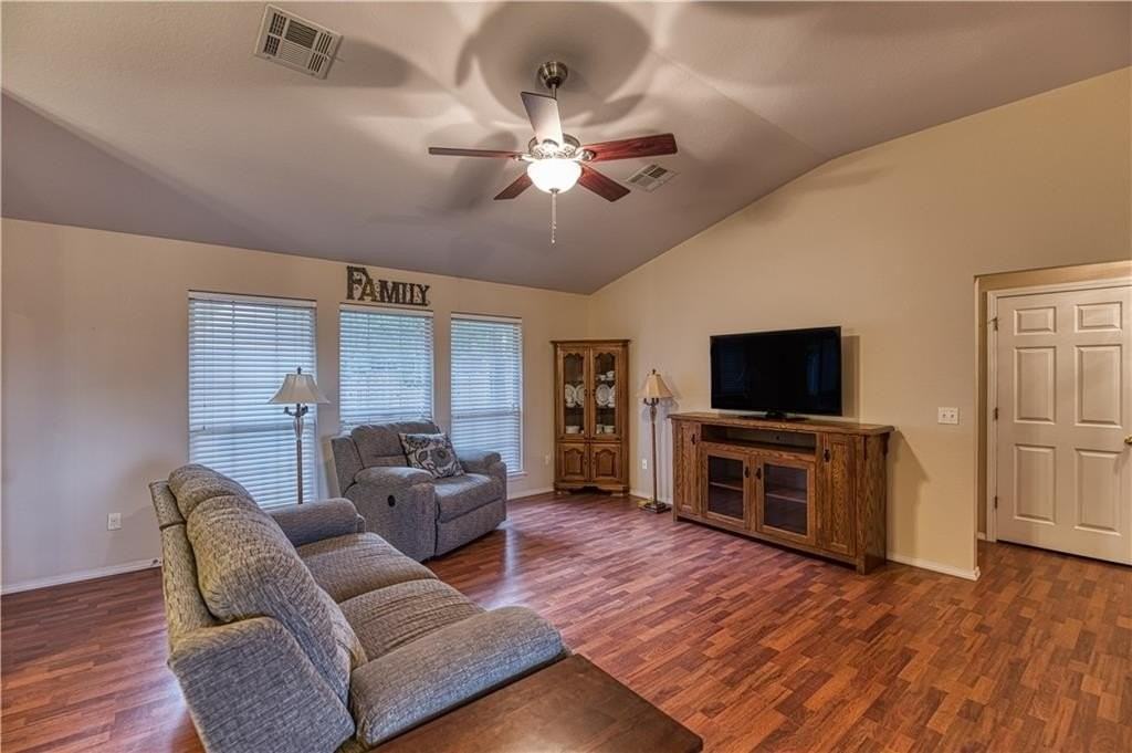 319 Sondra Dr - Photo 4 of 16